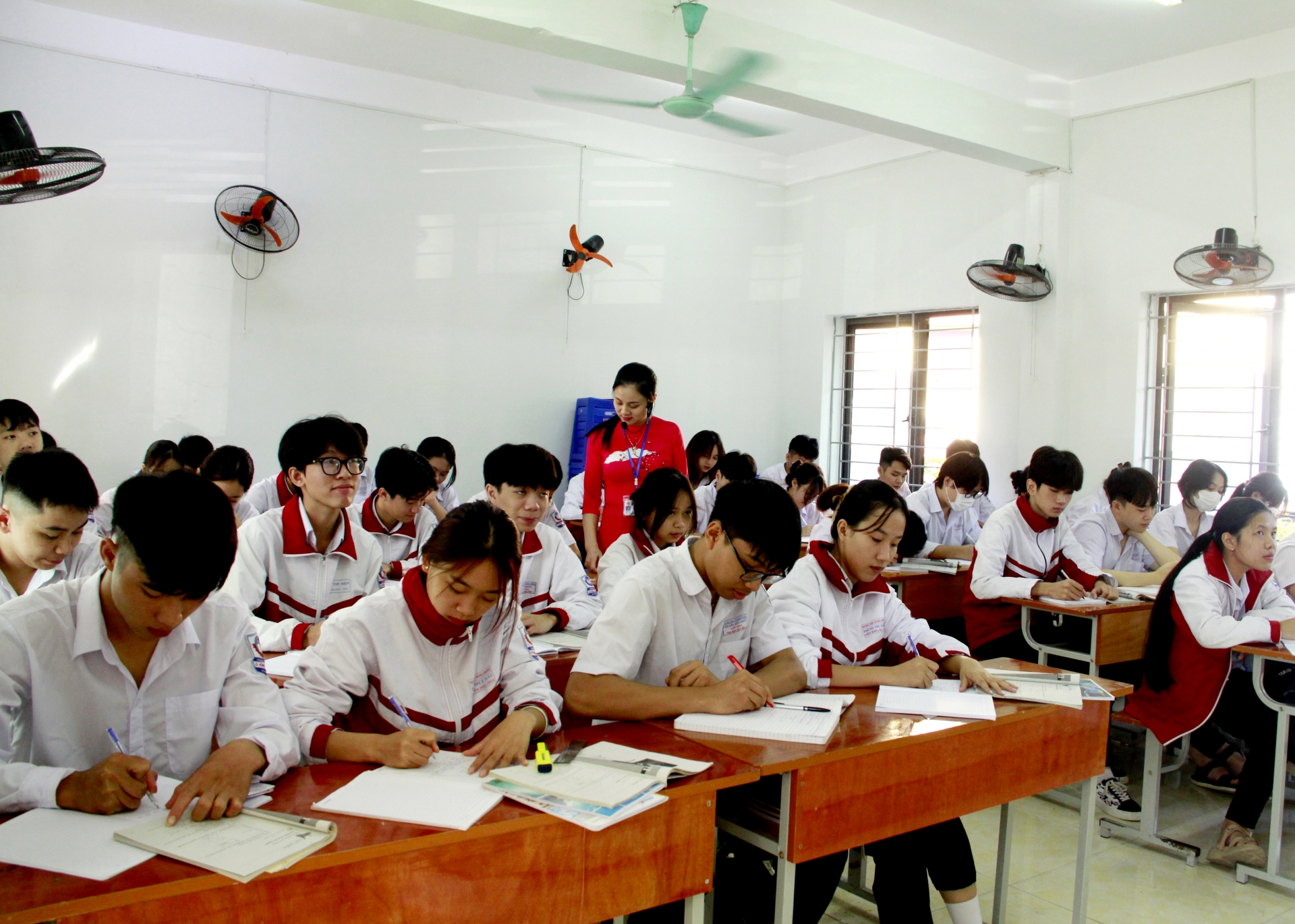 “Rèn đức, luyện tài” ở Trường THPT Lê Hồng Phong