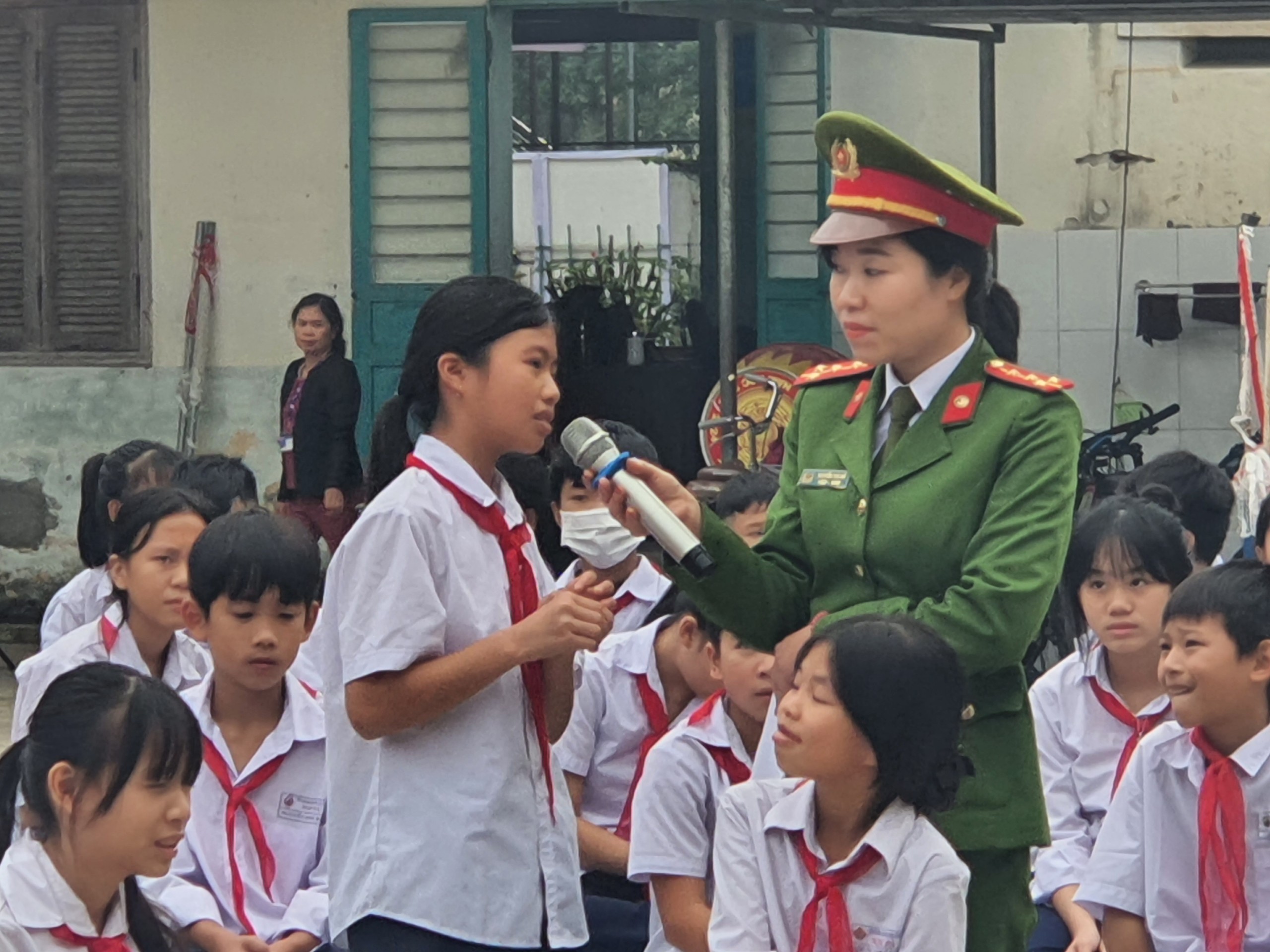 Công an phường Ngọc Hà với công tác tuyên truyền phòng chống bạo lực học đường trong trường học