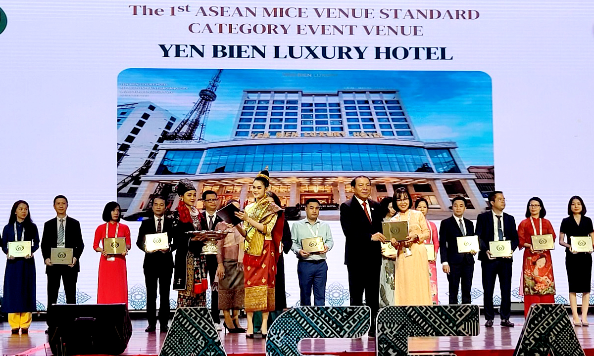 Khách sạn Yên Biên Luxury được trao Giải thưởng Địa điểm tổ chức MICE ASEAN 2024 – Hạng mục Địa điểm tổ chức sự kiện