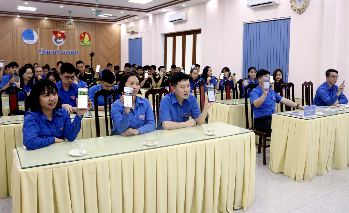Phát động triển khai cài đặt, sử dụng ứng dụng “Công dân số Hà Giang”