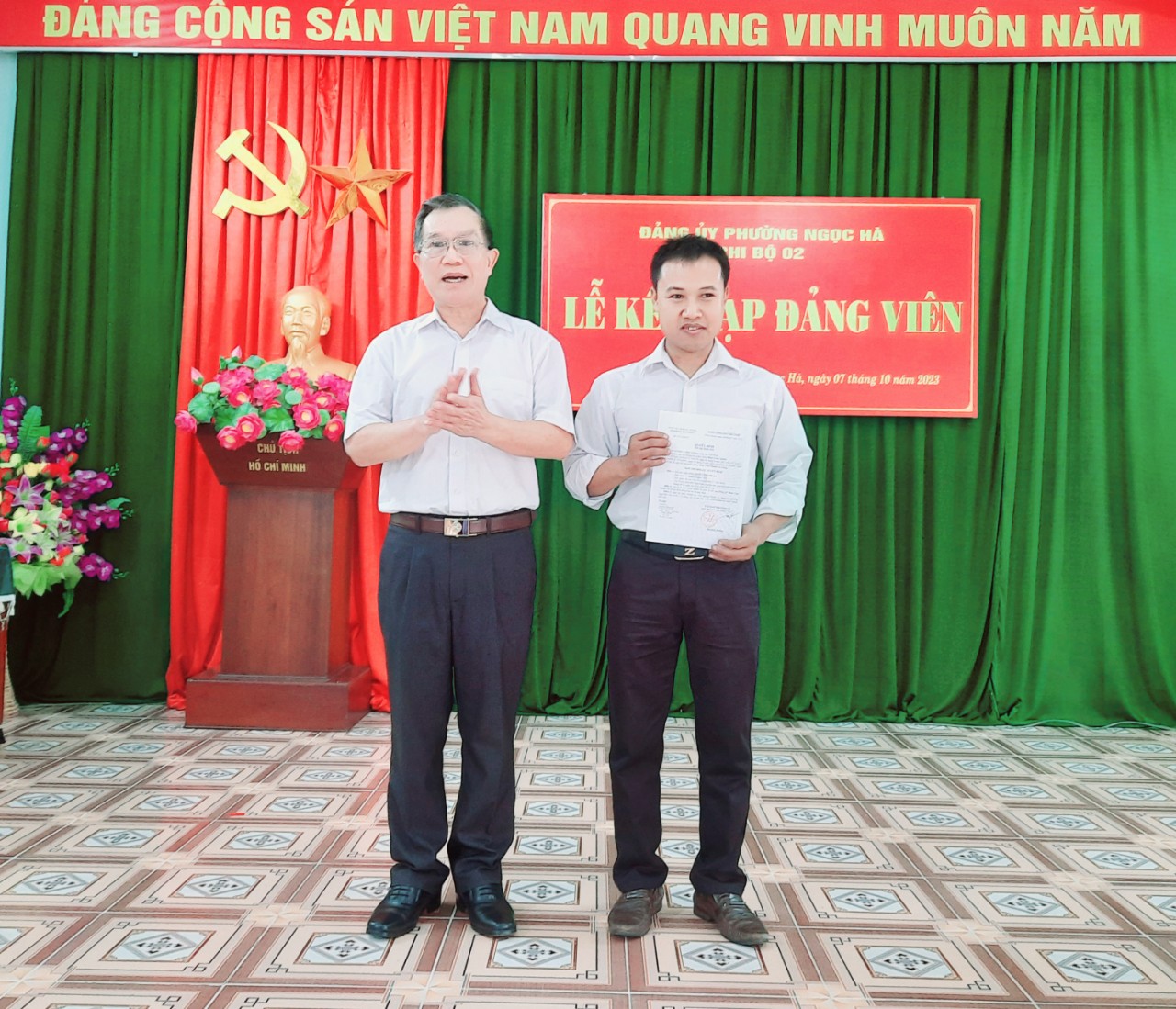 Chi bộ 2- Đảng bộ phường Ngọc Hà kết nạp Đảng viên mới