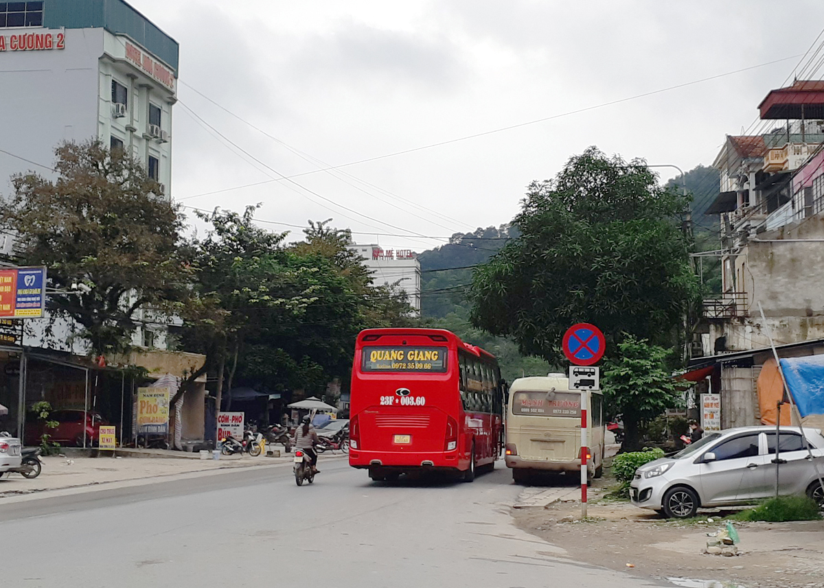 Cần xử lý quyết liệt hoạt động vận tải hành khách khu vực ngoài Bến xe khách thành phố Hà Giang